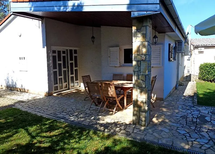 Apartments Mladen