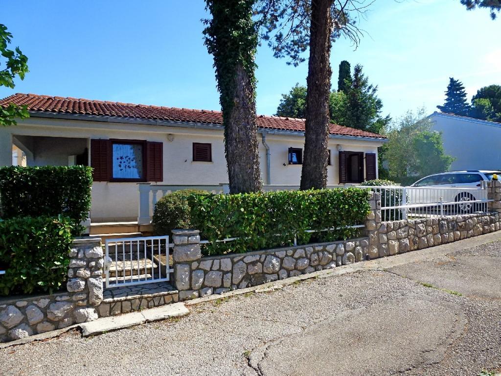 Apartment Mladen *