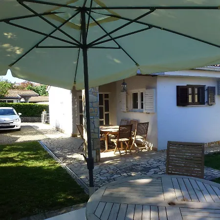 Apartments Mladen Njivice Exterior photo