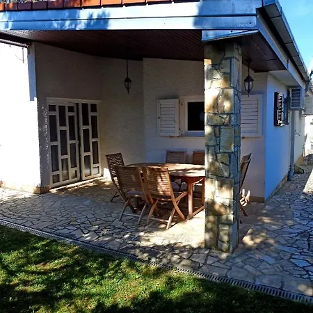 Apartments Mladen Njivice Exterior photo