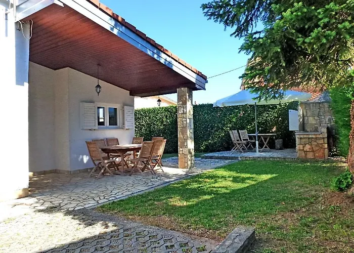 Apartments Mladen